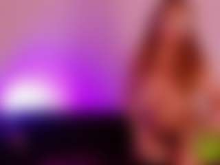 Live cam show with SiennaShinee - Blonde Hair on Chatstar