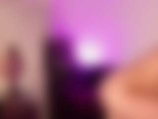 Live cam show with SiennaShinee - Mature on fapnchat