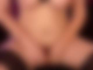 Live cam show with SiennaShinee - Middle Aged on Camsoda