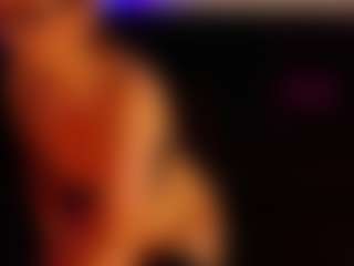 SiennaShinee MILF webcam performer live streaming