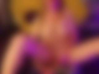 Live cam show with SiennaShinee - Dildo Or Vibrator Granny on CamClone