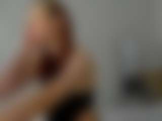 Live cam show with Kathrine-Meyer - Upskirt on Hubzter Live