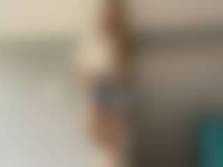 LaraeThurrell's Live Sex Cam Show