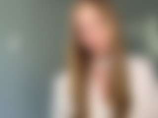 Live cam show with LaraeThurrell - Oil on Chatstar