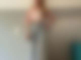 Live cam show with LaraeThurrell - Normal on Hubzter Live