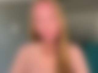 Live cam show with LaraeThurrell - Upskirt on SinfulBabes