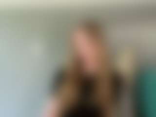 Live cam show with LaraeThurrell - Nipple Piercings on xxxlivecams.org