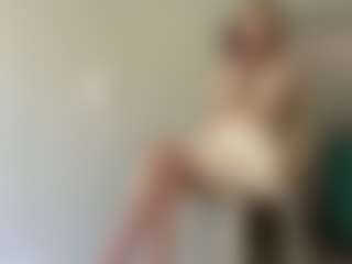 Live cam show with LaraeThurrell - Pov on madthumbs