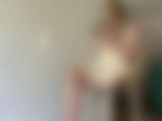 Live cam show with LaraeThurrell - Bondage on SxyPornLive