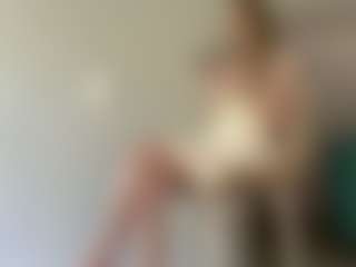 Live cam show with LaraeThurrell - Athletic on Mixed Magazine Live