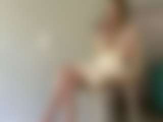Live cam show with LaraeThurrell - Blue Eyes on Mixed Magazine Live