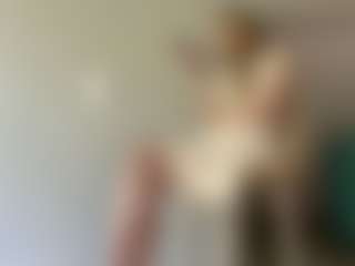 Live cam show with LaraeThurrell - Normal on Camsoda