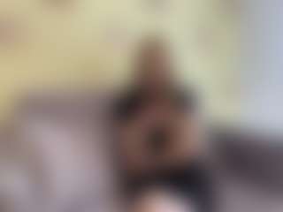 Live cam show with LaraeThurrell - Athletic Bedroom on Soda Cam