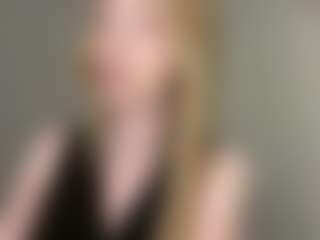 Live cam show with LaraeThurrell - Oil on Camsoda