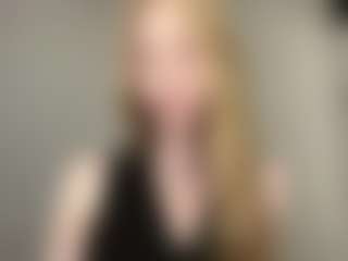 Live cam show with LaraeThurrell - Upskirt on madthumbs