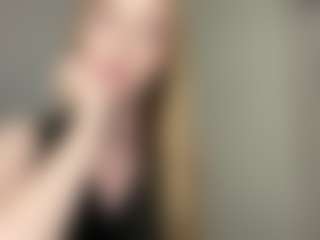 Live cam show with LaraeThurrell - Blue Eyes on https://playwithruby.com