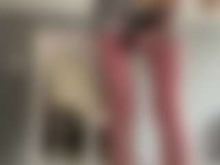 Live cam show with LaraeThurrell - Blue Eyes on madthumbs