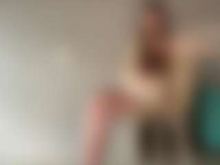 Live cam show with LaraeThurrell - Oil on Camsoda