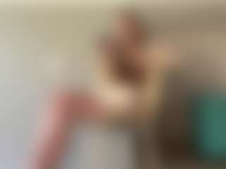 Live cam show with LaraeThurrell - Oil on Camsoda