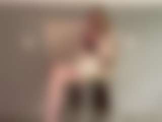 Live cam show with LaraeThurrell - Oil on SinfulBabes