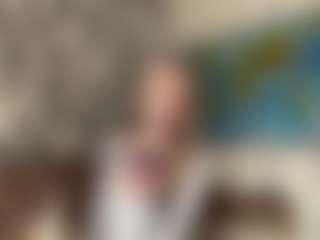 Live cam show with LaraeThurrell - Nipple Piercings on Milfs Live