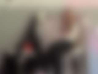 LaraeThurrell's Live Sex Cam Show