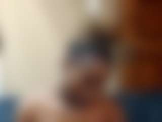 Longpussylipsxxx MILF webcam performer live streaming