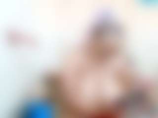 Modelka MILF EbonyBlooom69 nadaje na żywo