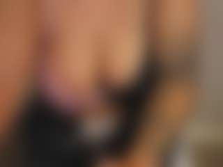 MaskCherry MILF webcam performer live streaming