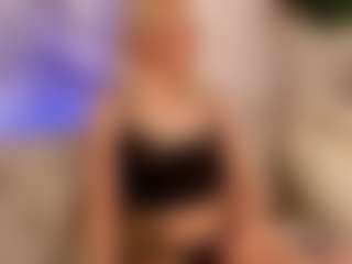 Live cam show with Bunny-Elsy - Moaning on Dare Cams