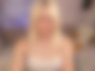 Live cam show with Bunny-Elsy - Upskirt on TeamSkeetLive