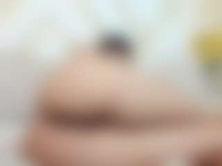 Live cam show with ChloeeBell - Handjob on Gym Cam Girls