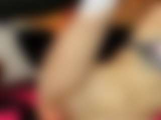 Live cam show with Emma-belley - Brown Eyes Red Hair on Camsoda