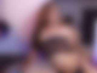 Live cam show with Ashley Monroee - Average on Camming Site