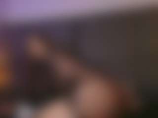 Live cam show with Ashley Monroee - No Smoking on Camming Site
