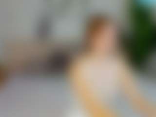 Live cam show with Lilli - Athletic Brown Eyes on Milf Play