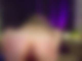 Live cam show with MadamMoreau - Moaning on xxxlivecams.org
