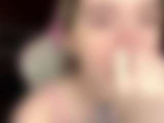 Emma MILF webcam performer live streaming