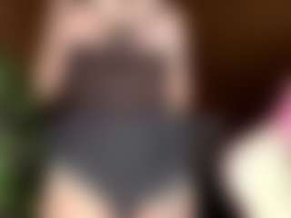 Live cam show with Emma - Middle Aged on Camsoda