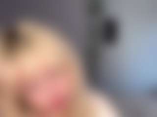 Live cam show with Veta - Blonde Hair Petite on sexylive.show