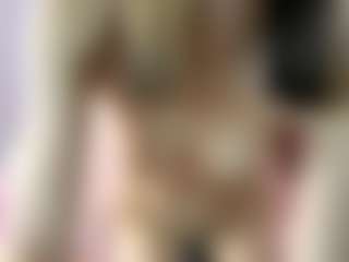 Live cam show with Karolinacream - Granny on madthumbs