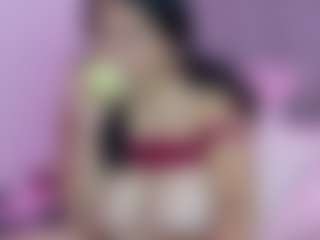 Live cam show with NaomiiEvans - Petite MILF on xplaylive.com