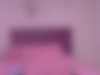 Live cam show with NaomiiEvans - Toys Middle Aged on Stripli.com
