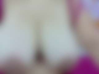Live cam show with NaomiiEvans - Facial on Camsoda