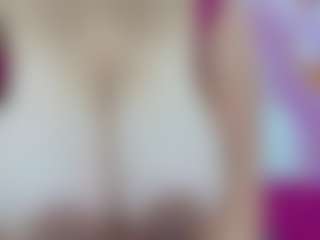 Live cam show with NaomiiEvans - Athletic MILF on xfollow cams