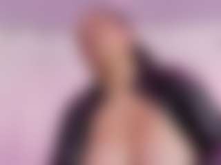 Live cam show with NaomiiEvans - College MILF on Mixed Magazine Live
