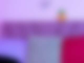 Live cam show with NaomiiEvans - College MILF on Camsoda