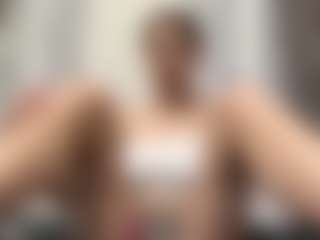 AdelaKrzesinski's Live Sex Cam Show