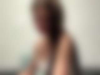 Live cam show with AdelaKrzesinski - Hairy Pussy Latina on xDating