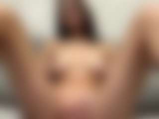 AdelaKrzesinski's Live Sex Cam Show